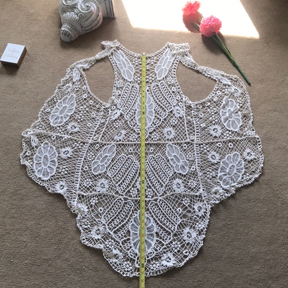 ❌SOLD❌ Gorgeous Floral Crochet Open Shrug Duster - Picture 8 of 8